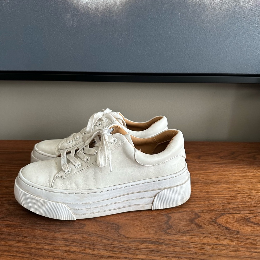 White leather sneakers size 7